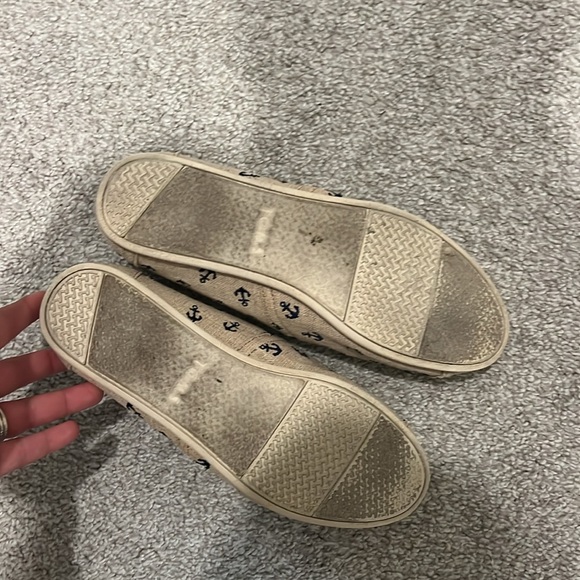 Women’s size 10 Tom’s! - Picture 2 of 2